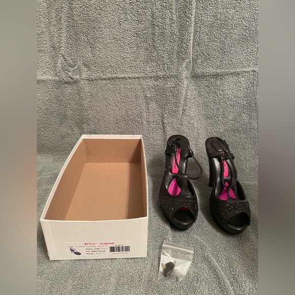 Betsy Johnson black chrome peep toe heels. 👠 BNIB light damage - Picture 7 of 7